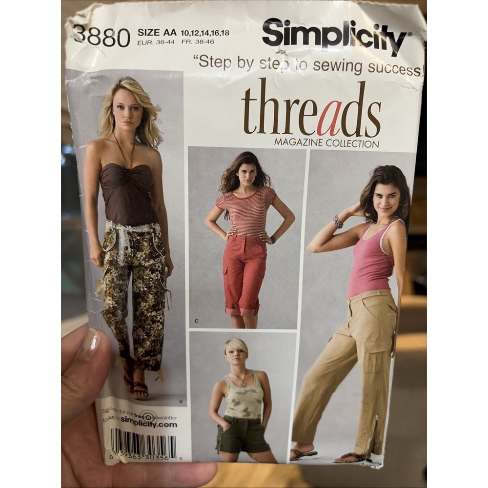 Simplicity 3880 Threads Cargo Pants Capri Shorts Pattern Size 10–18 Uncut